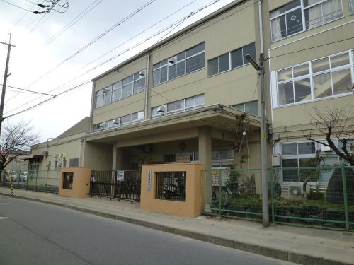 【小学校】宇治市立伊勢田小学校まで800ｍ