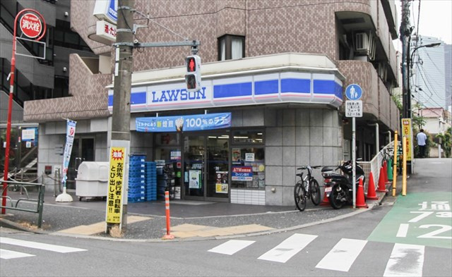 【コンビニエンスストア】ローソン　北新宿一丁目店まで390ｍ