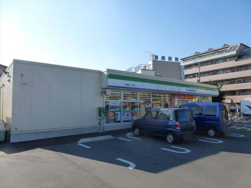 【コンビニエンスストア】ファミリーマート朝霞膝折三丁目店まで610ｍ