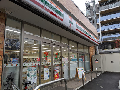 【コンビニエンスストア】セブン-イレブン　大田区東雪谷1丁目店まで303ｍ