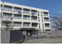 【小学校】砥堀小学校まで131ｍ