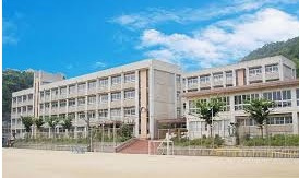 【小学校】青山小学校まで1604ｍ