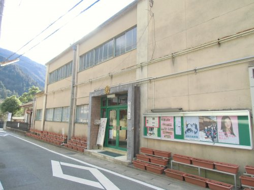【小学校】京都市立八瀬小学校まで716ｍ