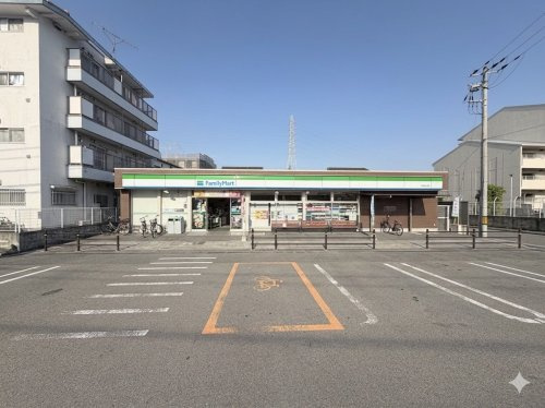 【コンビニエンスストア】ファミリーマート　尼崎常松店まで581ｍ
