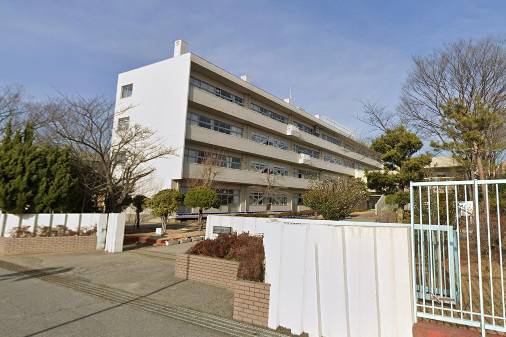 【小学校】春日部市立藤塚小学校まで572ｍ