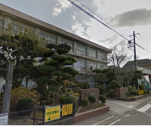 【小学校】東貴志小学校まで832ｍ