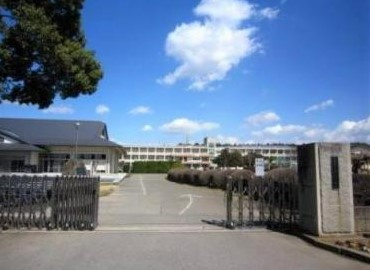 【中学校】土浦市立新治学園義務教育学校まで1200ｍ