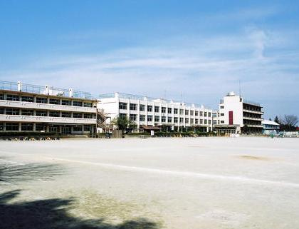 【小学校】入間市立東金子小学校まで885ｍ