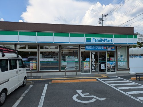 【コンビニエンスストア】ファミリーマート　城陽深谷店まで270ｍ