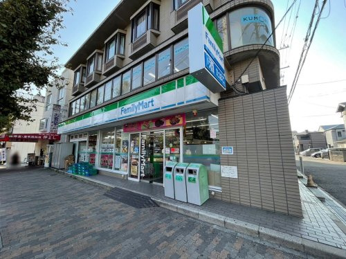 【コンビニエンスストア】ファミリーマート　阪神大石駅前店まで330ｍ