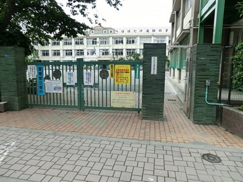 【小学校】北区立滝野川第四小学校まで629ｍ