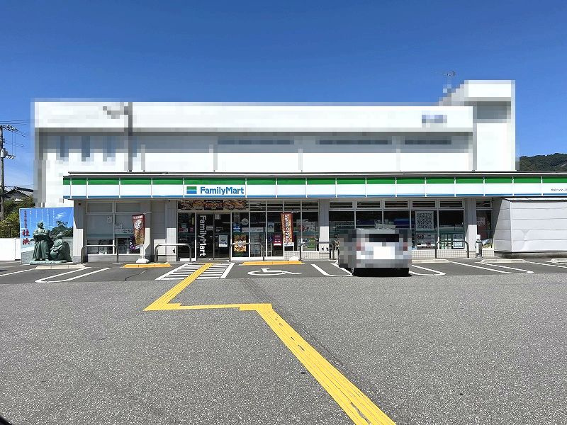 【コンビニエンスストア】ファミリーマート　高知インター店まで681ｍ