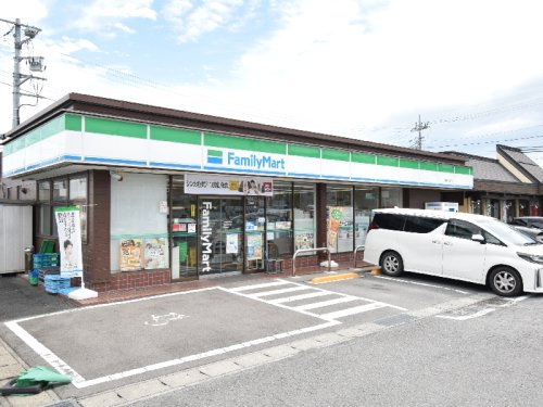 【コンビニエンスストア】ファミリーマート　高崎石原町店まで710ｍ