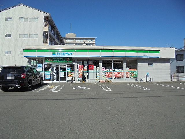 【コンビニエンスストア】ファミリーマート高須新町店まで670ｍ