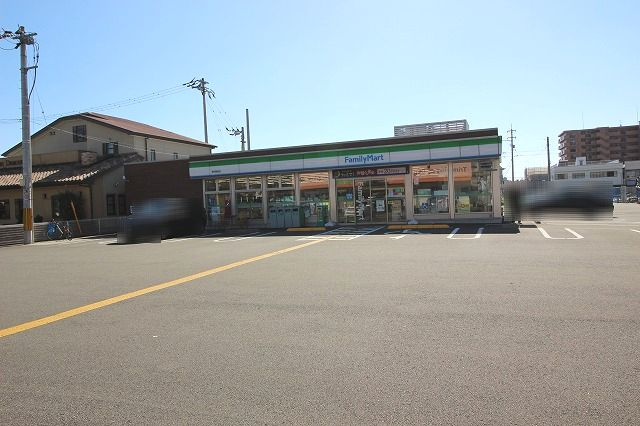 【コンビニエンスストア】ファミリーマート　高知御座店まで466ｍ
