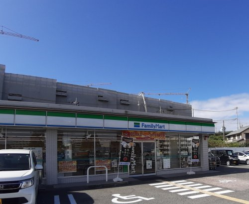 【コンビニエンスストア】ファミリーマート　王寺本町一丁目店まで649ｍ