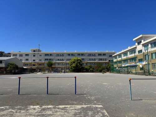 【小学校】川崎市立梶ケ谷小学校まで100ｍ