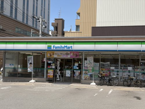 【コンビニエンスストア】ファミリーマート　博多大博町店まで80ｍ