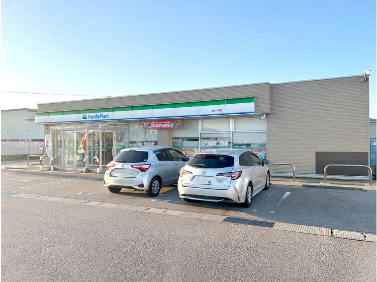 【コンビニエンスストア】ファミリーマート　おやべ岡店まで756ｍ