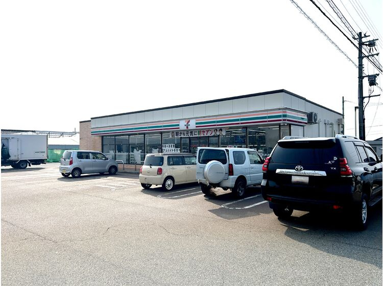 【コンビニエンスストア】セブンイレブン　魚津持光寺店まで417ｍ