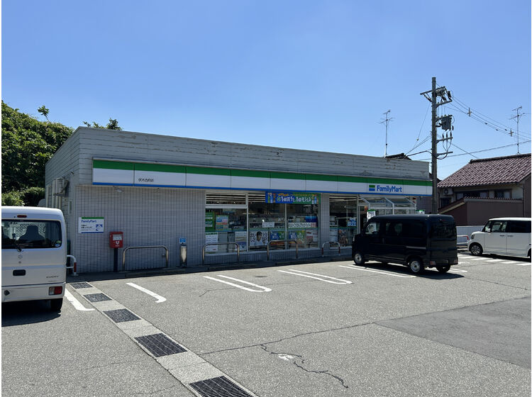 【コンビニエンスストア】ファミリーマート　伏木古府店まで337ｍ