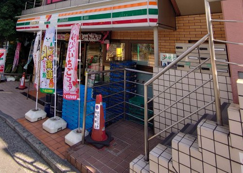 【コンビニエンスストア】セブンイレブン　横浜能見台駅前店まで108ｍ