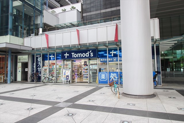 【ドラッグストア】トモズ　トルナーレ浜町店まで444ｍ