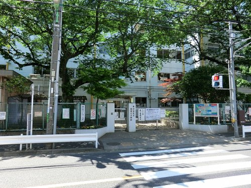 【小学校】世田谷区立希望丘小学校まで214ｍ