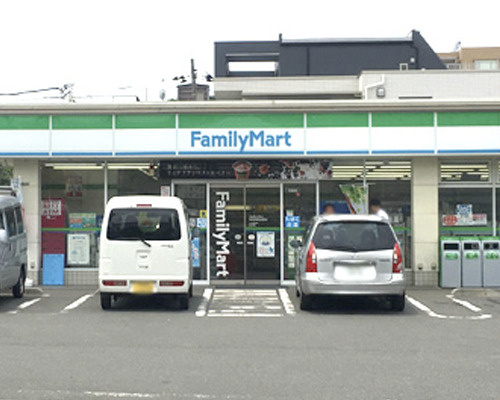 【コンビニエンスストア】ファミリーマート世田谷教育会館前店まで195ｍ
