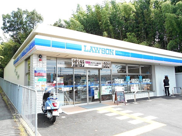 【コンビニエンスストア】ローソン　神戸八多町下小名田店まで1264ｍ