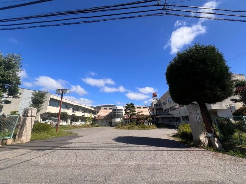 【小学校】松本市立岡田小学校まで530ｍ