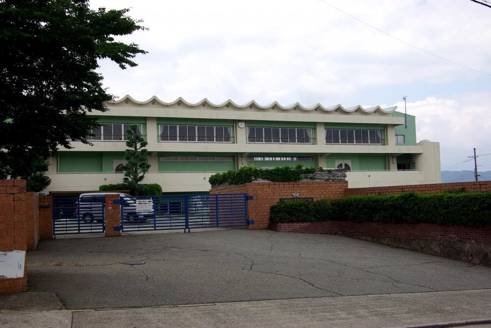 【中学校】川西市立清和台中学校まで921ｍ