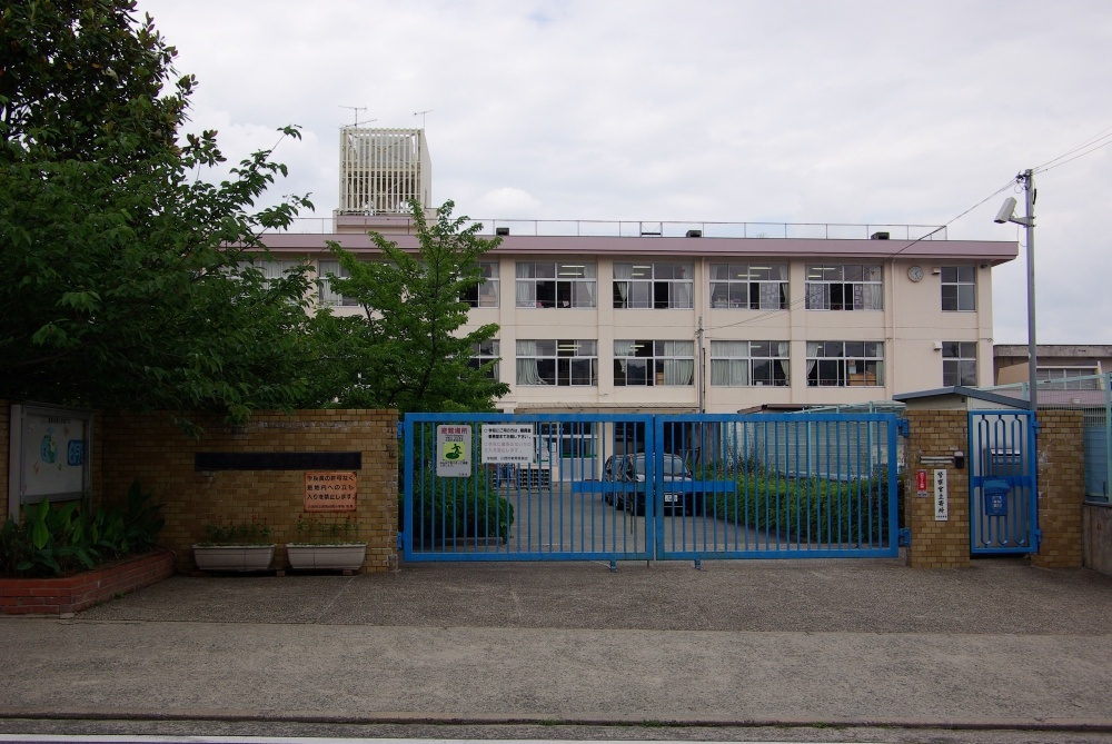 【小学校】川西市立清和台南小学校まで461ｍ