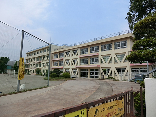 【小学校】所沢市立　西富小学校まで600ｍ