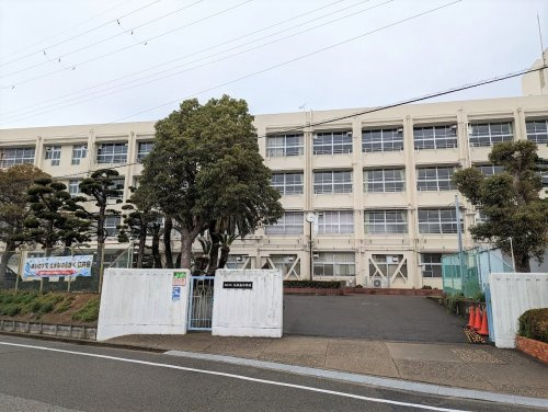 【中学校】明石市立江井島中学校まで822ｍ