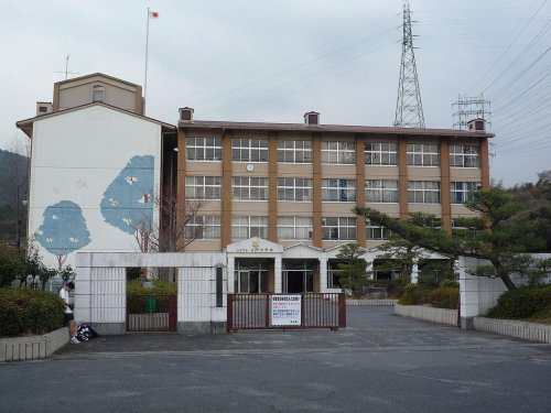 【中学校】大津市立南郷中学校まで700ｍ