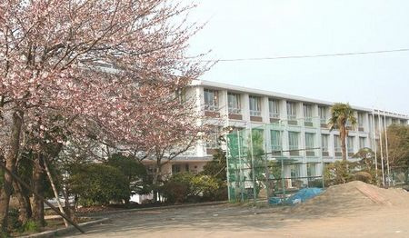 【中学校】綾瀬市立　綾瀬中学校まで1066ｍ