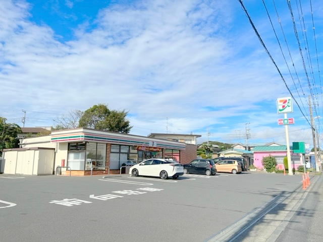 【コンビニエンスストア】セブンイレブン　寒川岡田4丁目店まで707ｍ