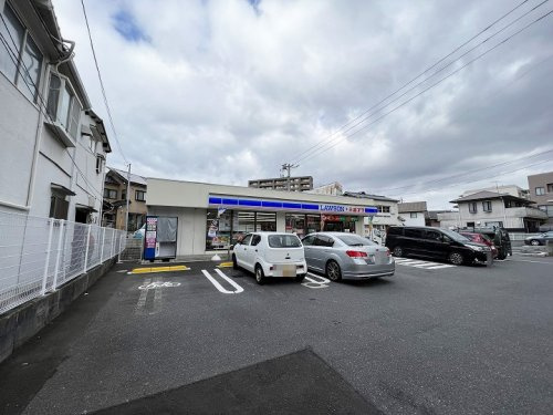 【コンビニエンスストア】ローソン+ポプラ　草津南店まで651ｍ