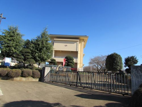 【小学校】牛久市立中根小学校まで700ｍ