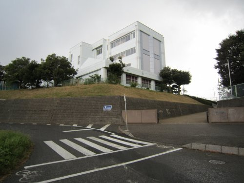 【中学校】牛久市立下根中学校まで1800ｍ