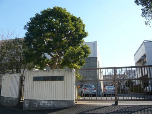 【中学校】浦安市立浦安中学校まで633ｍ