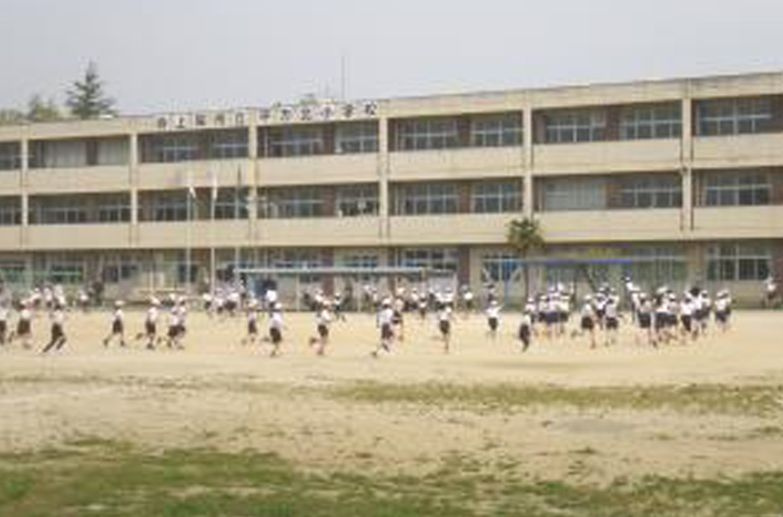 【小学校】上尾市立平方小学校まで350ｍ