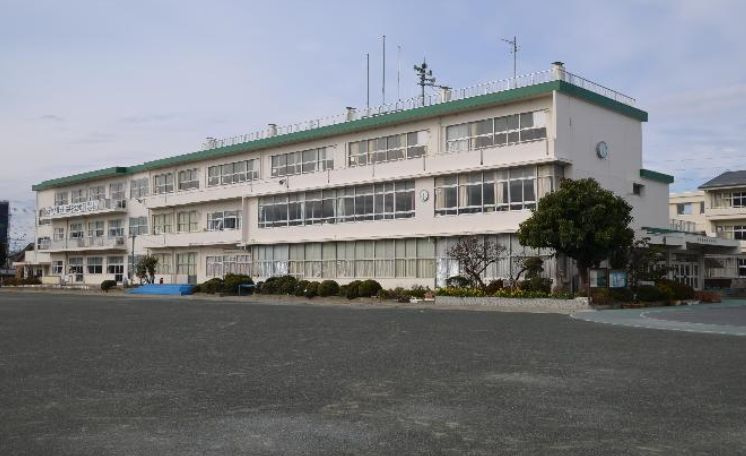 【小学校】桶川市立桶川小学校まで325ｍ