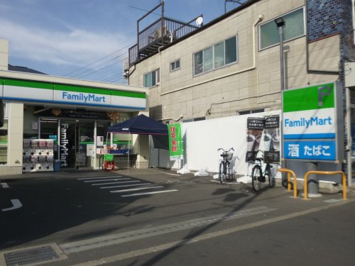 【コンビニエンスストア】ファミリーマート　成田東3丁目店まで1037ｍ