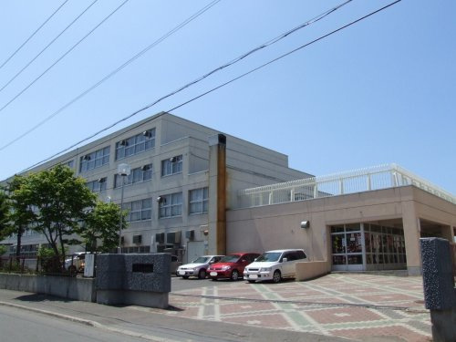 【中学校】札幌市立琴似中学校まで300ｍ