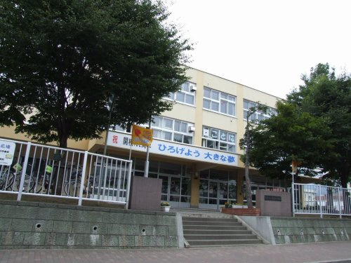 【小学校】琴似小学校まで450ｍ