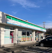 【コンビニエンスストア】ファミリーマート　横浜上飯田店まで556ｍ