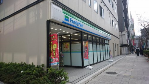 【コンビニエンスストア】ファミリーマート　小伝馬町大門通り店まで254ｍ