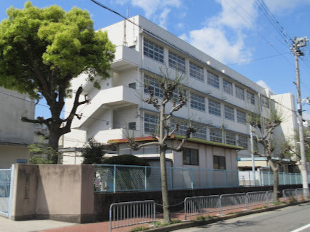 【中学校】西宮市立鳴尾中学校まで956ｍ